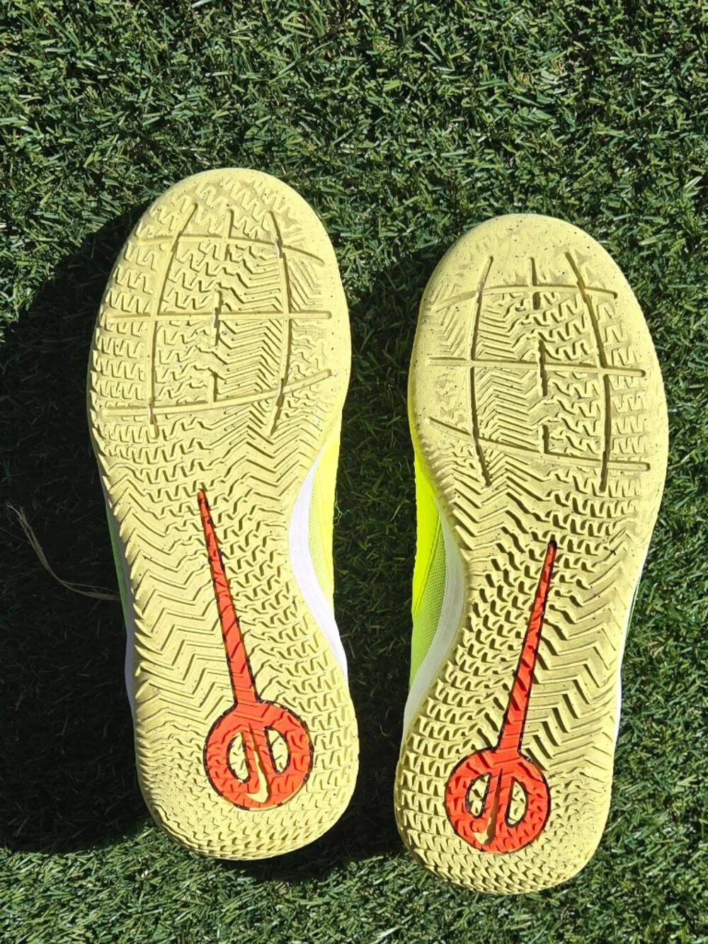Nike Tiempo Indoor/Turf Soccer Shoes Volt Yellow Athletic Cleats Size 4